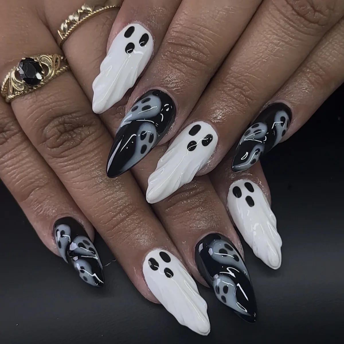 

24pcs Halloween Scary Black and White Almond Shape Ghost Wearable 3D Fake Nails Patch False Nail Tips Manicure Sets