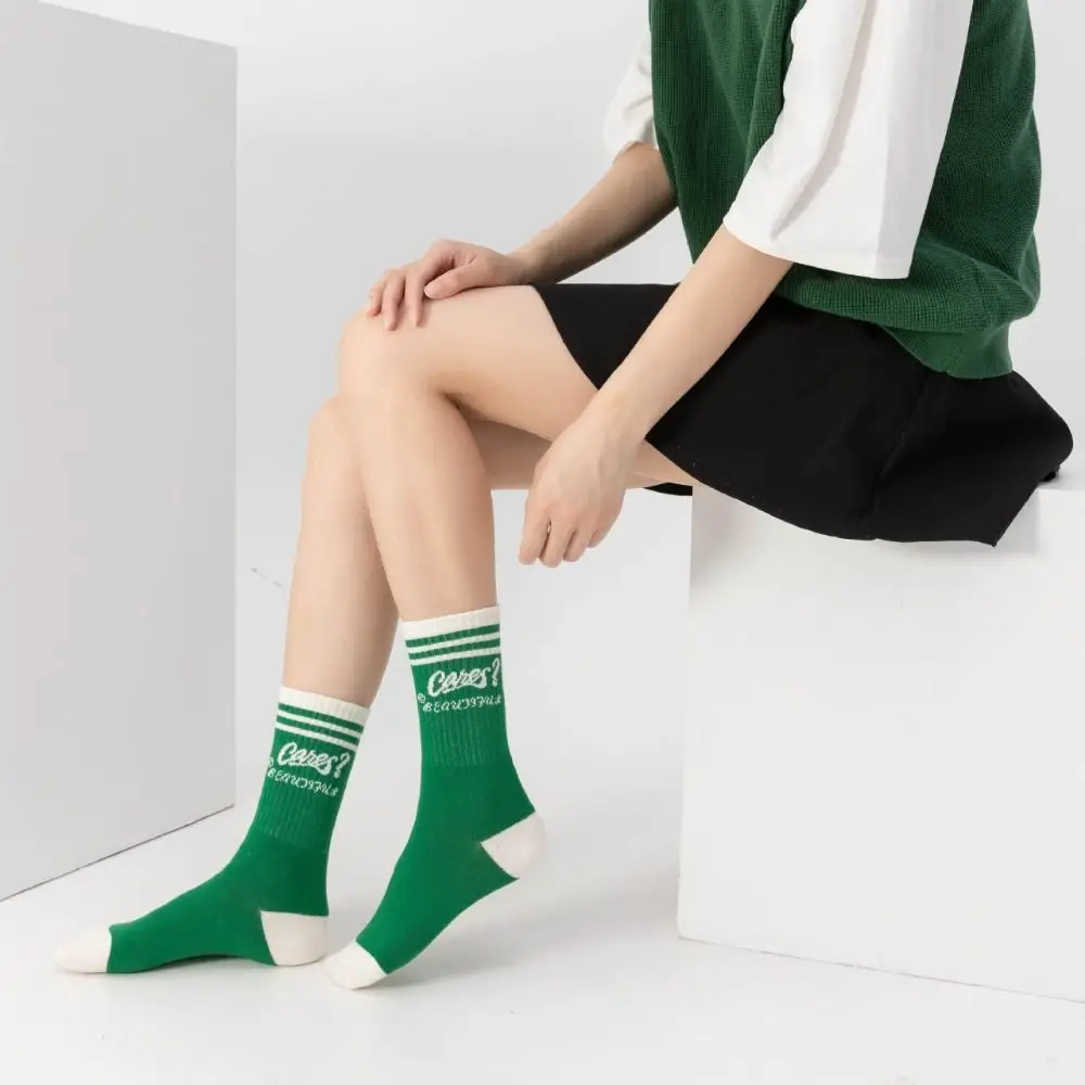 トレンディな綿グリーン靴下原宿インミッドチューブソックス和風秋冬スポーツソックス女性男性のための