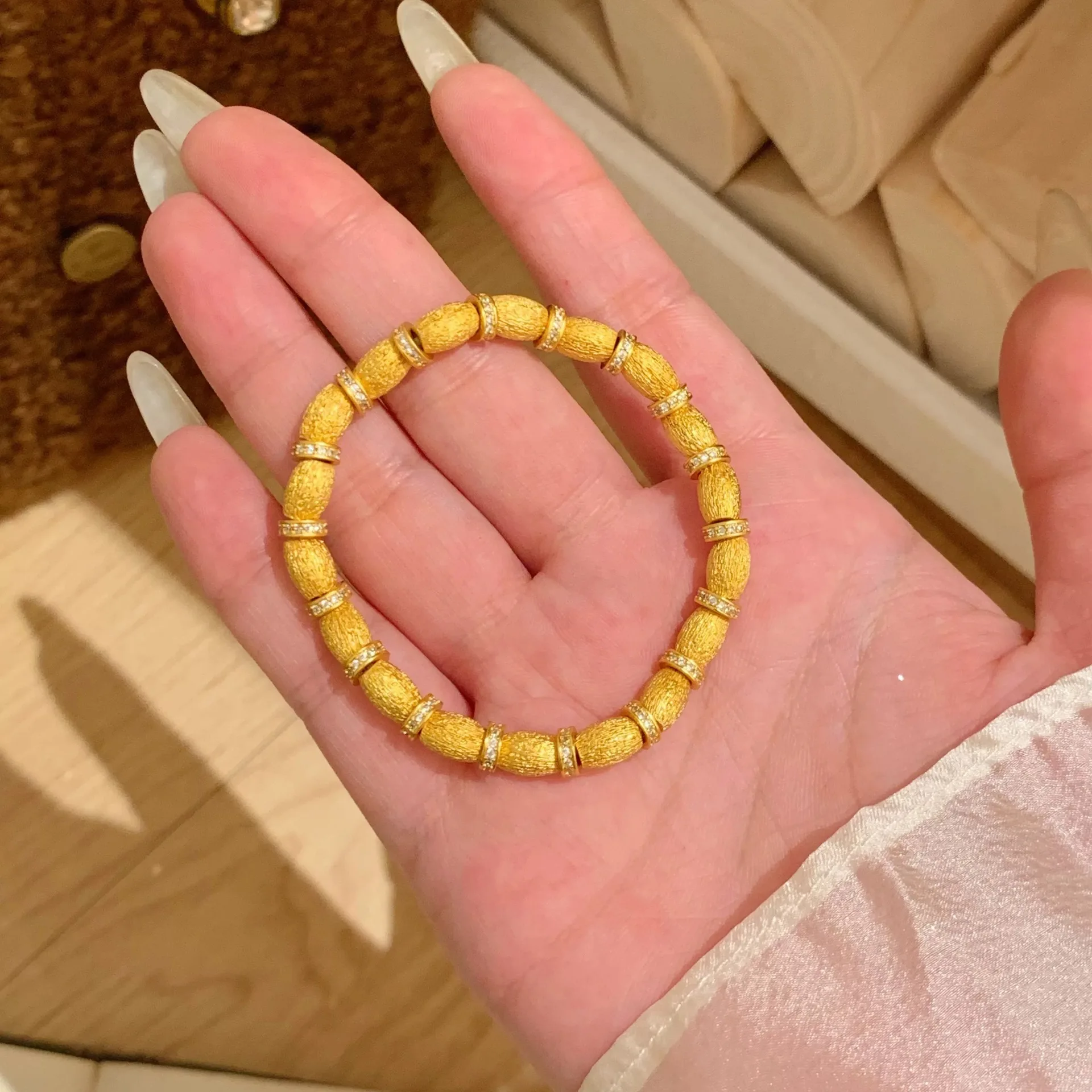 

Plated With Genuine Gold Strong Preservation Ancient Sand Brushed Bucket Bead Running Ring Bracelet Elegant Girls Gift
