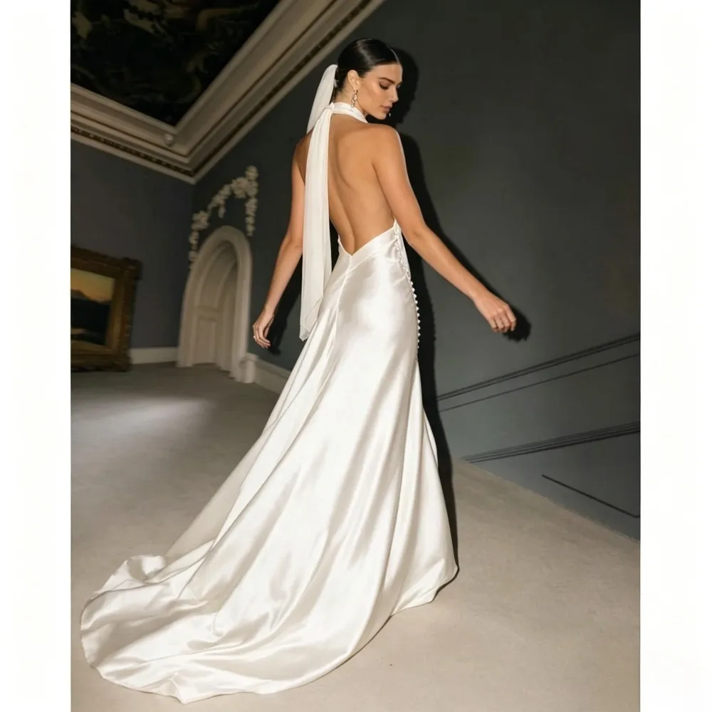 Customized Minimalist Neck Hugging Wedding Dresses 2026 Sexy Sleeveless Folded Close Fitting Bridal Gown Decorated with Pearls