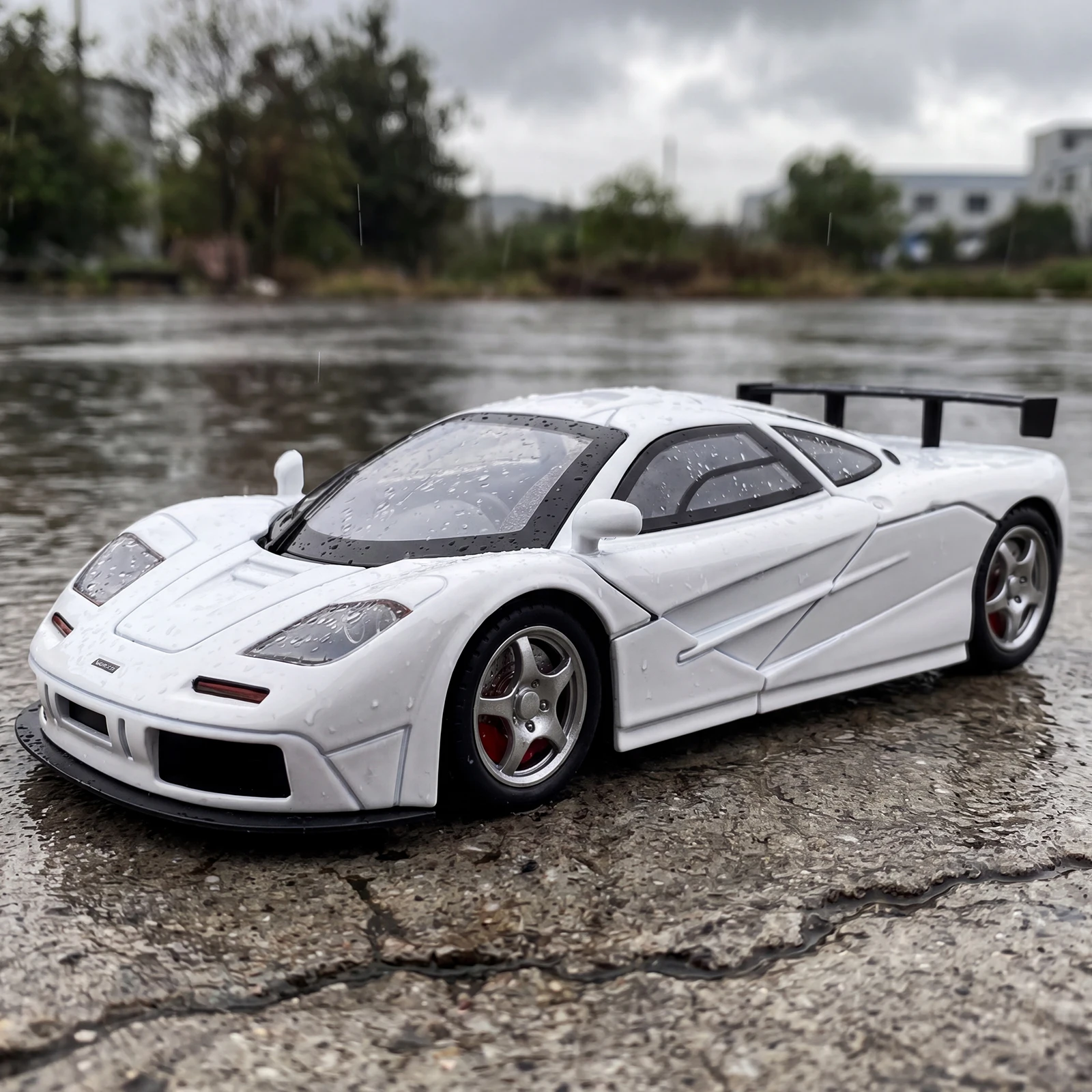 Масштабная модель гиперкара McLaren F1 LM Le Mans 1:24 из металлического сплава, коллекционная, для хобби, модный декор для дома и компьютерного стола, подарок