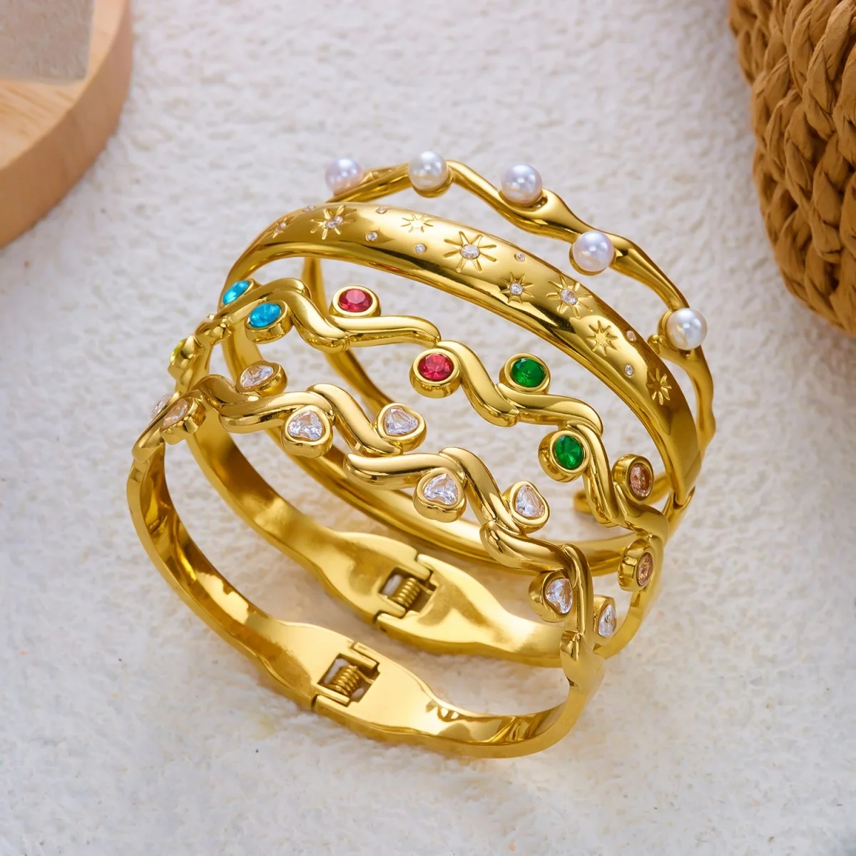 Vintage-Armreifen aus Edelstahl mit simulierten Perlen und Wellenmuster für Damen und Herren, bunter Zirkon-Stern, Liebesherz, gedrehter Armreif, Schmuck – Detail 23