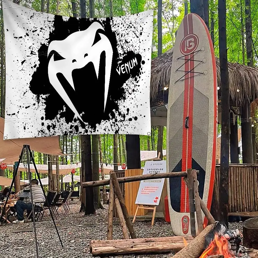 Bandiera Pubblicitaria Commerciale V-Venum con Stampa Avanzata, Disponibile in Varie Dimensioni, per Aziende ed Eventi