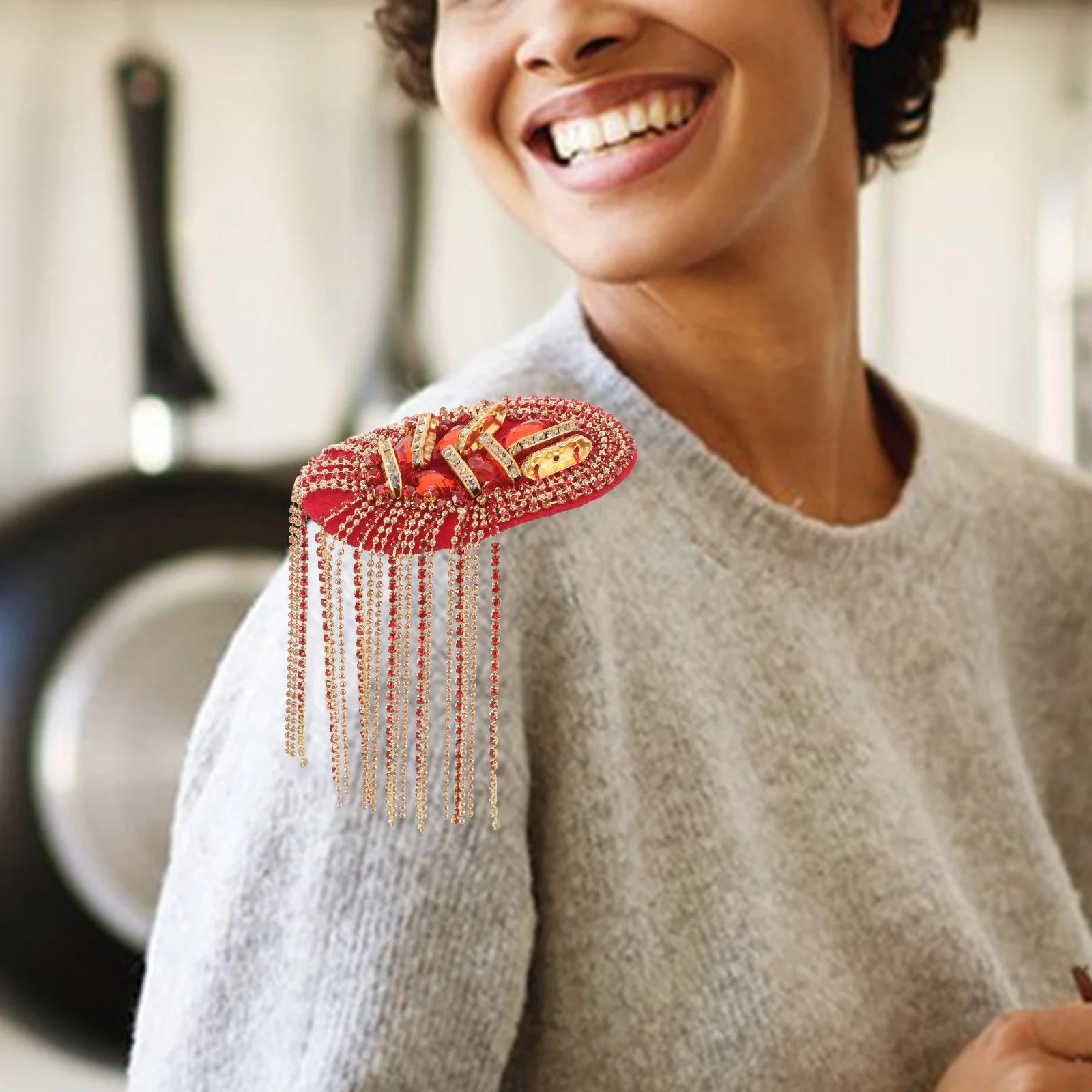 

2Pcs Beaded Tassel Shoulder Patches Metal Punk Epaulettes for Jackets Blazers Suits Cosplay Costume Clothes Decoration Sew on