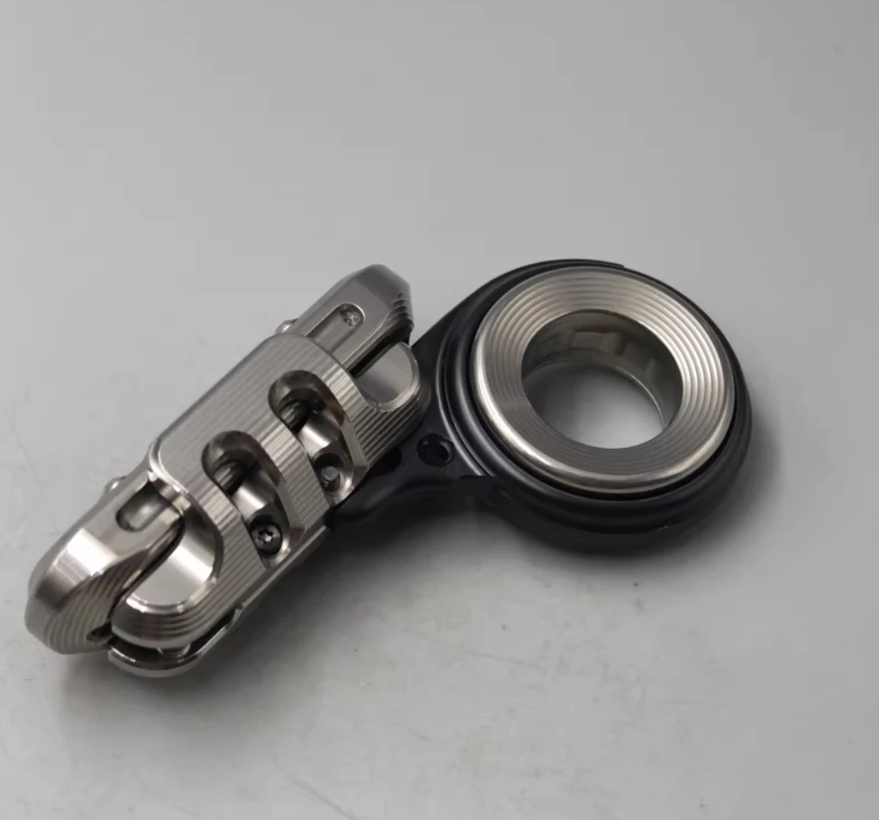 تستخدم EDC Play Wu Le Zhi التيتانيوم الصلب العظام + العين الاصطناعية مجموعة ألعاب الضغط