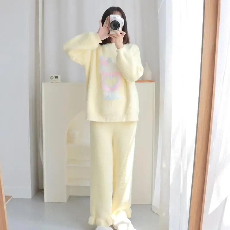 

Новый популярный комплект пижам из кораллового флиса для женщин: домашняя повседневная одежда для весны и зимы, с принтом, простой стиль, круглый вырез, длинный рукав, брюки, домашняя одежда для отдыха