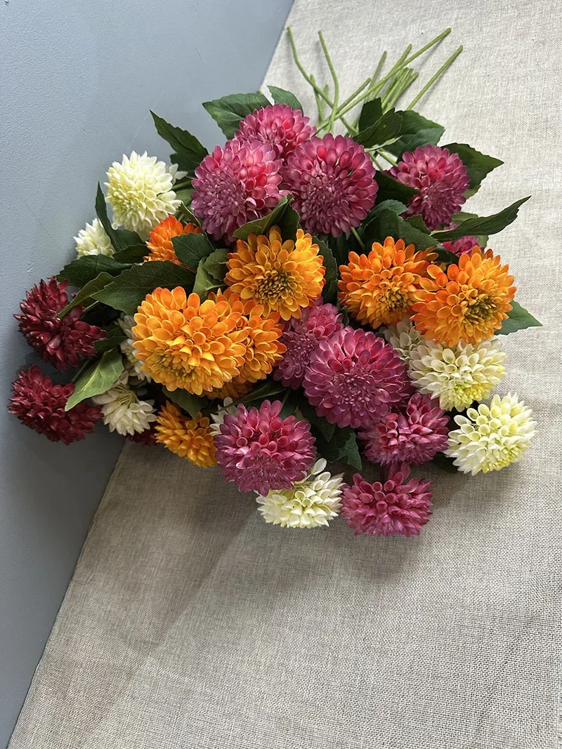 5 Stück Dekorative Künstliche Blumen für Zuhause, Rote Dahlien aus Kunststoff, Gartendekoration, Kunstblumen, Simulierte Dahlienzweige mit 3 Blüten – Detail 22
