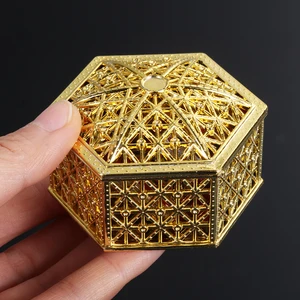 Retro -Juwelen -Geschenkbox Vintage Trinket Organizer, goldene Blatt Süßwarenschachtel, Plastik Hollow, Schmuckaufbewahrung, Hochzeitsfeier, 1PC 11 Hauptverkäufe goldener Jahrgang - №1
