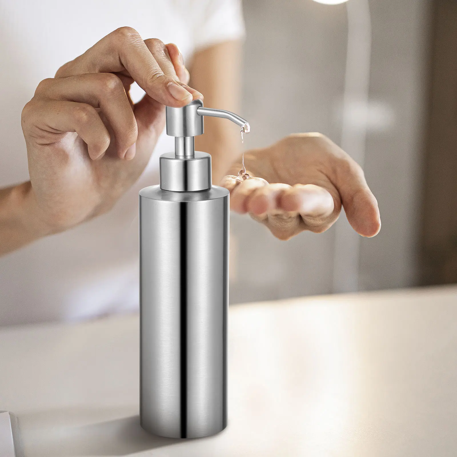 

Silver Cylindrical Dispenser 350ml Liquid Soap Dispenser Kitchen Bathroom Liquid Lotion Pump Stainless Steel Easy Refill