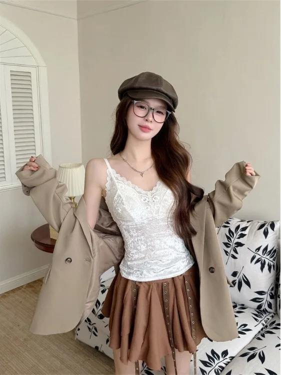 Warm Velvet Autumn Winter Lace Trim Slim Fit Women's Tank Top with Chest Pad Integrated Design Luxury Base Layer Shirt