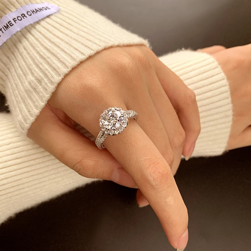 Fashionable and Versatile Authentic S925 Silver Round Pigeon Egg Heavy Industry Ladies Wedding Ring