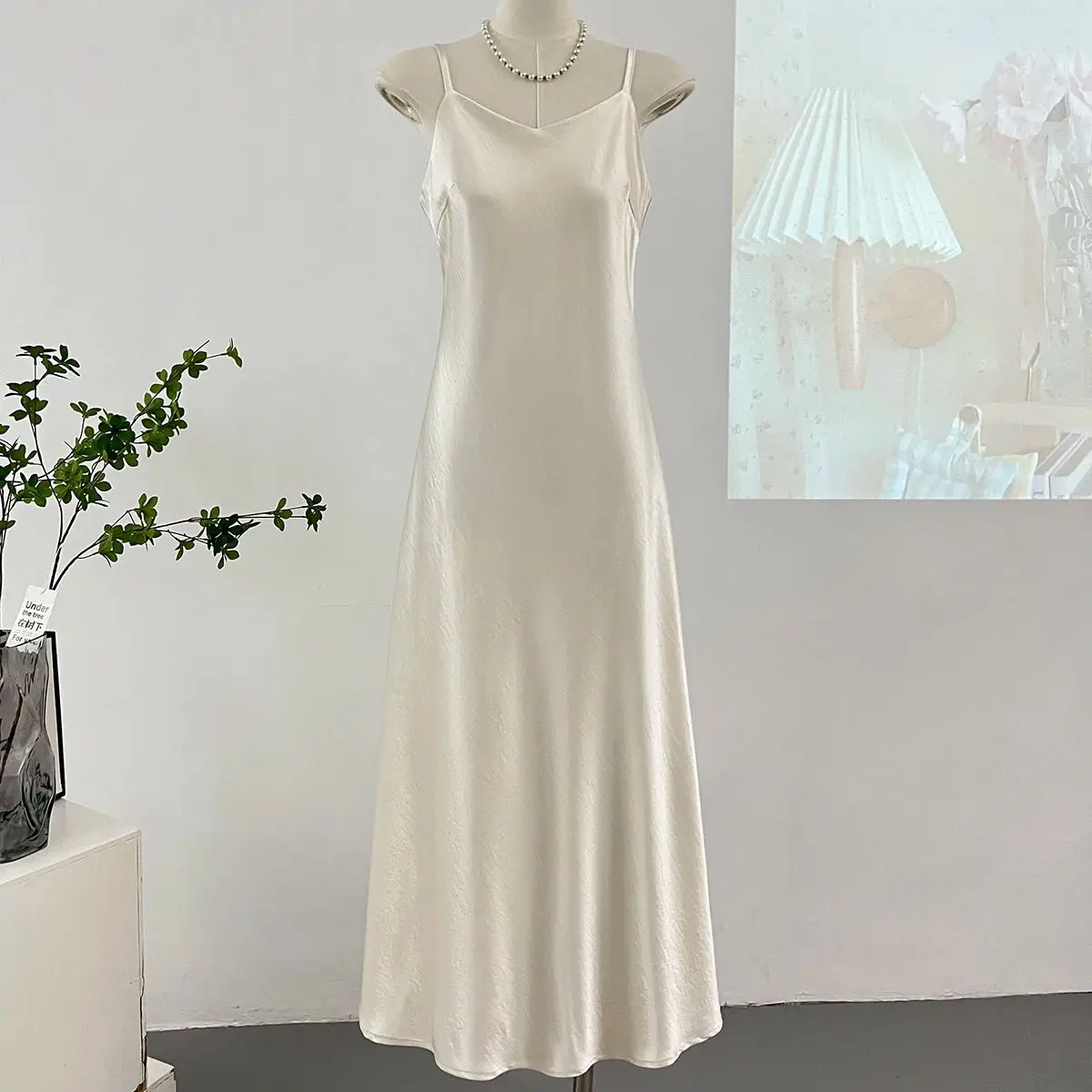 우아한 여성 스파게티 스트랩 새틴 드레스 여름 v-목 솔리드 컬러 얇은 민소매 롱 드레스 여성 a 라인 드레스