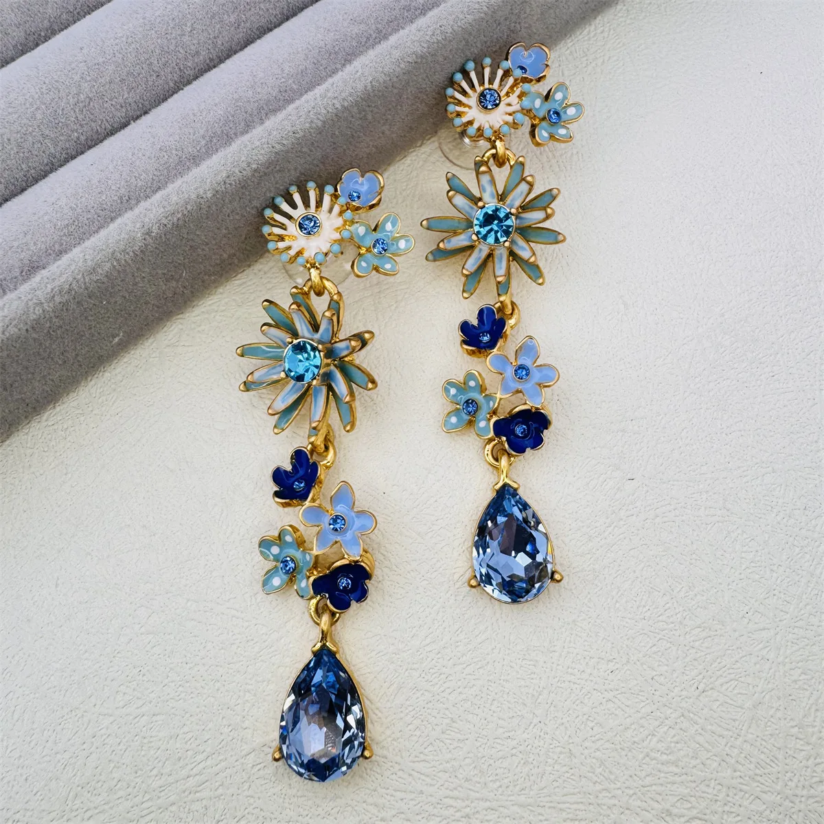 Os Elegant Retro Enamel Flower Long Stud Earrings, Hand Drawn Multi-Size Floral,Unique Niche Luxury Party Ear Jewelry for Her