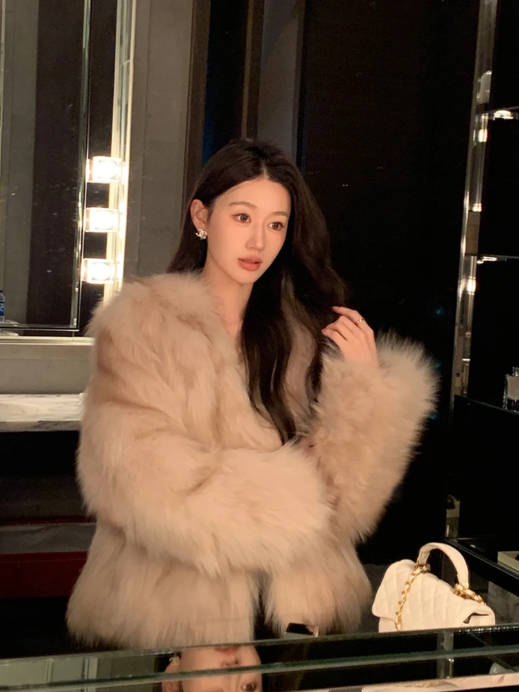 Abrigo de piel de zorro importado finlandés joven y abrigo de piel para mujer