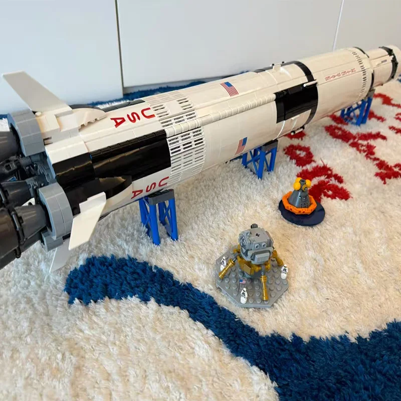 Classic Model The Apollo Saturn V Launch Vehicle Rocket And Launch Pad Fit Building Blocks Kid Education Toys Gifts