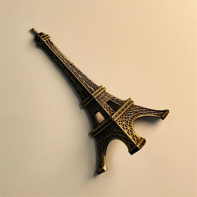 Eiffel Tower three-dimensional alloy tourist commemorative magnetic fridge magnet resin material in Paris, France