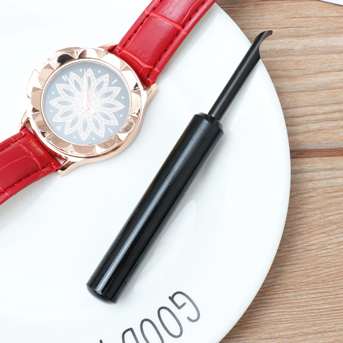 

Black Handle Crescent Pry Tool For Watch Back Remover Durable Aluminum Alloy Grip Tempered Steel Tip Watch Case Opener