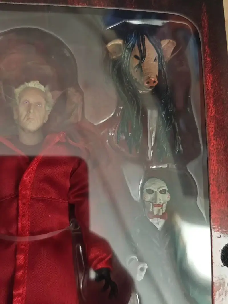 NECA 60612 เลื่อย Figuras อะนิเมะจิ๊กซอว์สีแดง Robe GK รูปปั้นมังงะตุ๊กตาของเล่นชุดเครื่องประดับฮาโลวีน Action Figure ของขวัญเด็ก