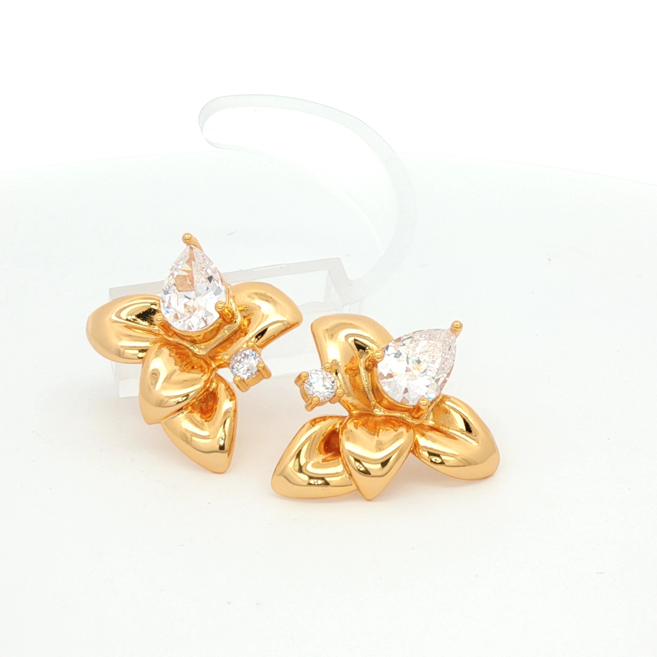 أقراط كاميليا رائعة عبر الحدود مع الزركونيا المتخصصة-شيك ركاب أساسيات مجوهرات متعددة الاستخدامات المبيعات المباشرة والجملة