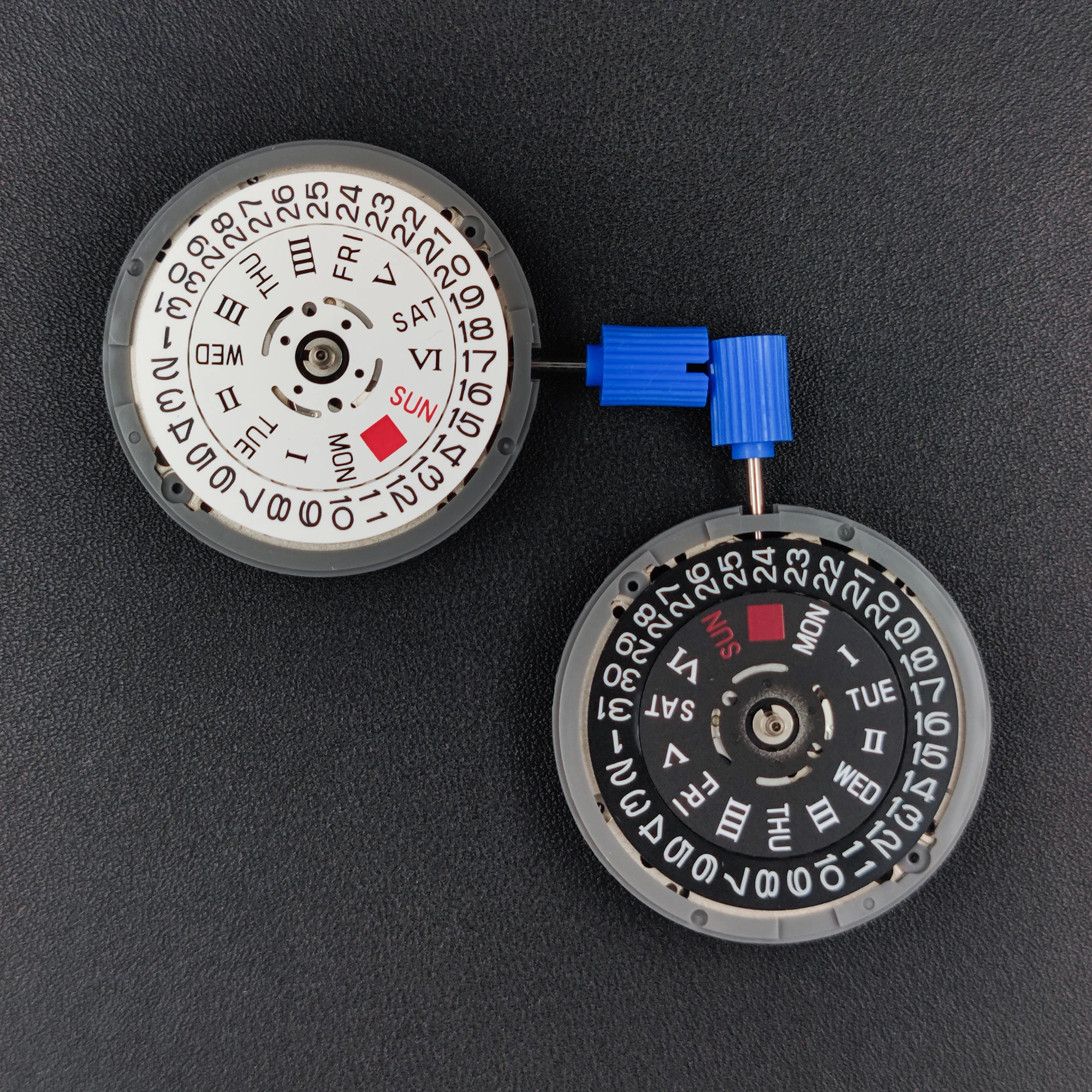 اليابان حقيقية NH36 NH36A الحركة الميكانيكية الرومانية-الإنجليزية يوم تاريخ القرص تاج في نسخة 3.0/3.8 Mod NH36 4R36 تاريخ أبيض/أسود