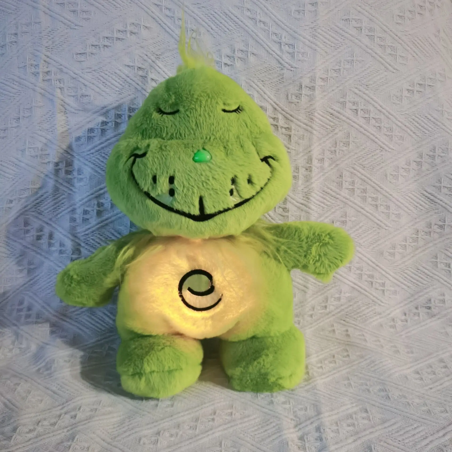 Nuovo Verde Shaggy Anime Peluche Giocattolo Respirazione Compagno Bambola Incandescente Pancia Peluche Periferico Carino Regalo di Festa Per Principianti