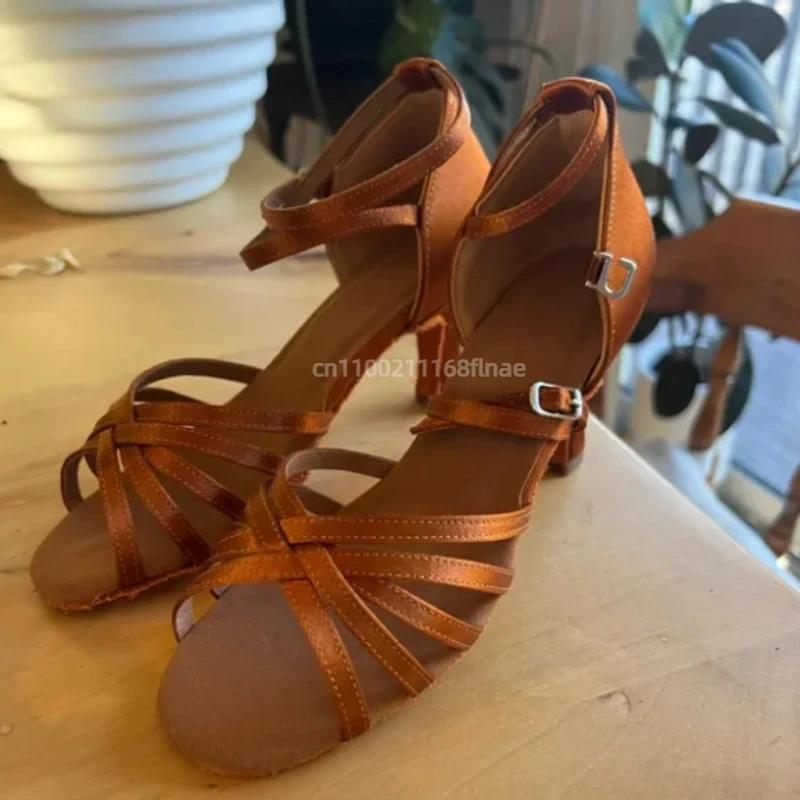 大人女性用ラテンダンスシューズ、ソフトソールハイヒール、大人用ミッドヒールラテンダンスパフォーマンス、社交ダンスシューズ