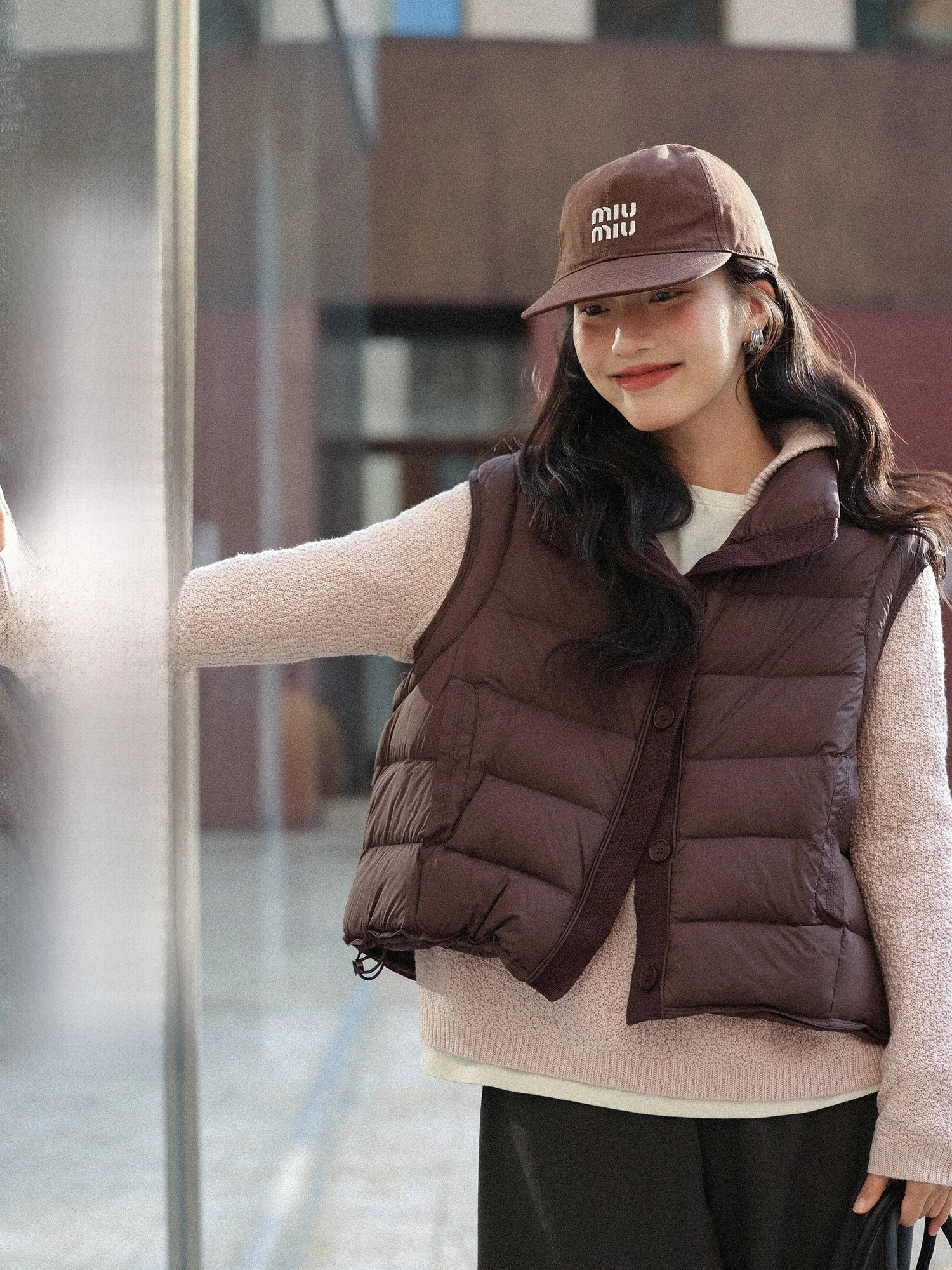 

Утепленный белый жилет на пуху 90 с пуговицами, комплект из двух предметов для поездок на работу, однотонный воротник-стойка, обычная длина