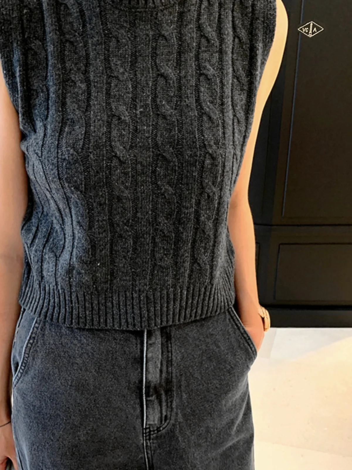 

Мягкий, приятный к телу женский винтажный вязаный жилет Svel M06 из мериносовой шерсти для осени и зимы