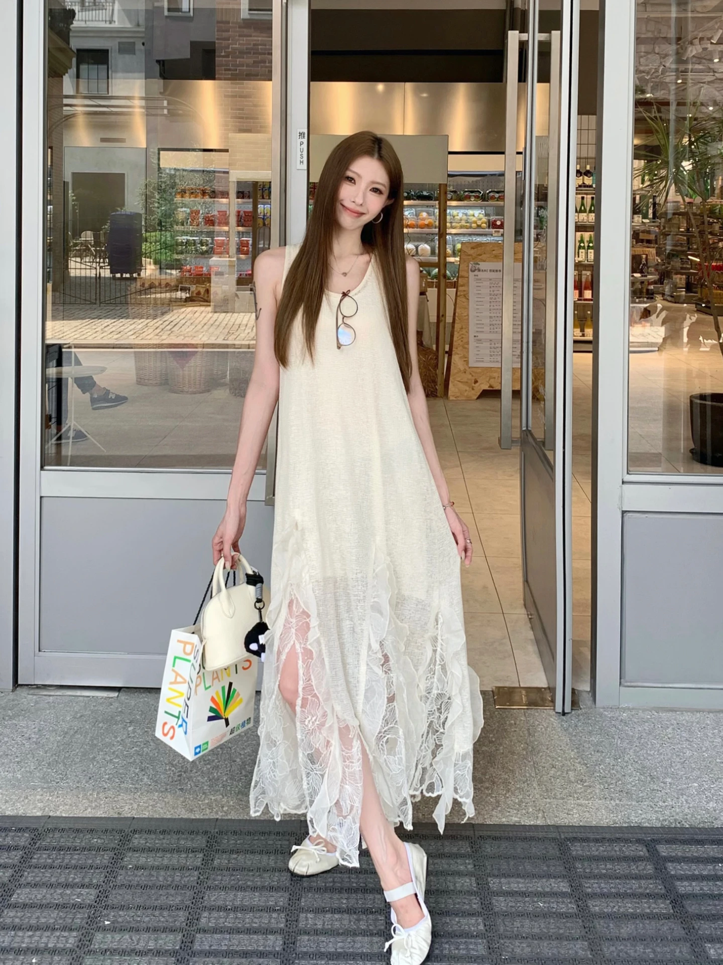 

LingLai Luxury Sensation Strap Dress Women's White Lace Trim Layered Vest Long Skirt A-Line Silhouette V-Neck Casual Style