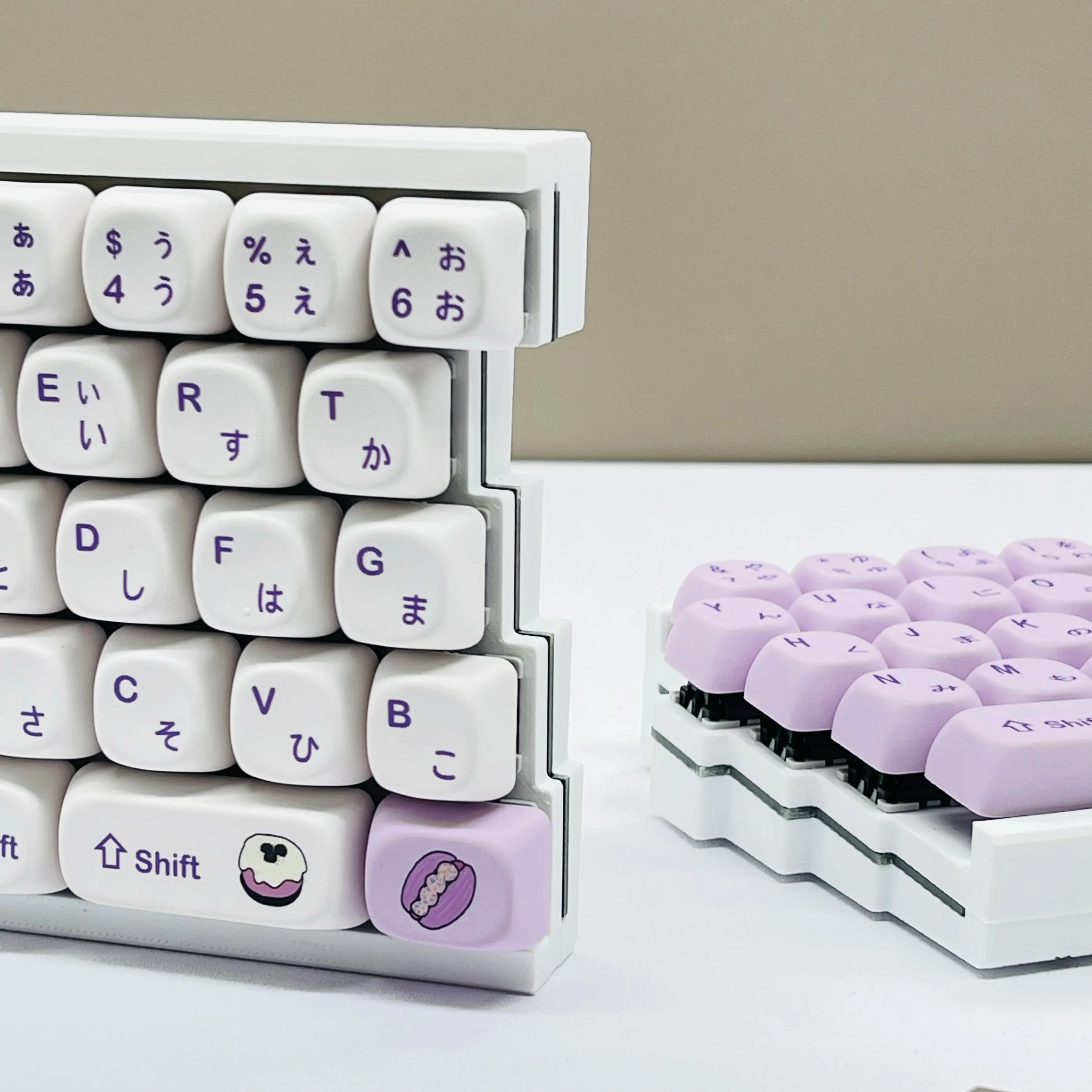 2.4g wireless 64 keys split keyboard kit Hotswap VIAL Remap ergo keyboards design ( no switch no keycap) 2u left shift