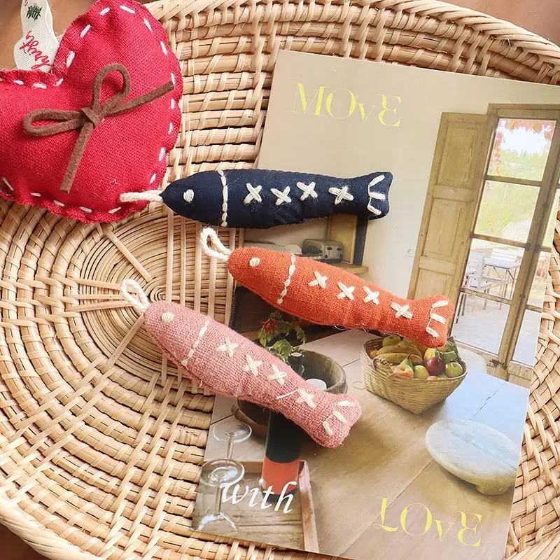 2Pcs Soft Linen Small Fish Shaped Doll Creative Bags Clothing Shoes Hats Accessories Multi Purpose Diy Decorative PPcotton