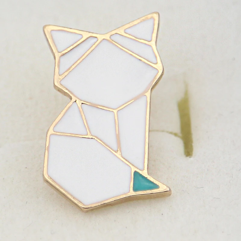 

White Cat Pin Cute Animal Shape Metal Brooch Cartoon Trendy Badge Toys Jewelry for Women Girls Bag Accessories Gifts