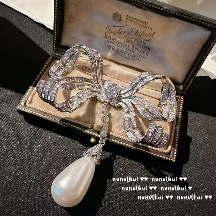 Vintage Butterfiy Knot Women's Brooches Hand-inlaid Zircon and Pearl Element Garment Accessories