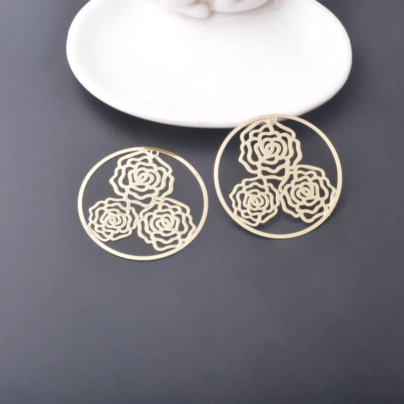 20 Stück AB932 Messing-Schmuckanhänger in Hellgolden, Große Runde Blumen-Charms, Bemalte Anhänger für DIY Damen-Ohrringe und Accessoires – Detail 6