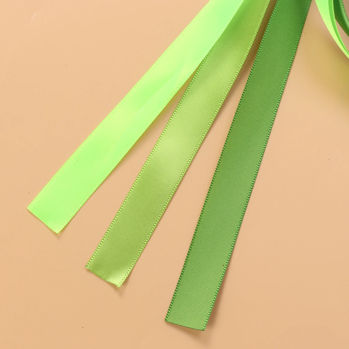 

2pcs Loving Heart Colorful Ribbon Sticks Fairy Sticks Ribbon Streamers Wands Wedding Party Stick Party Favors (Green, Loving Hea