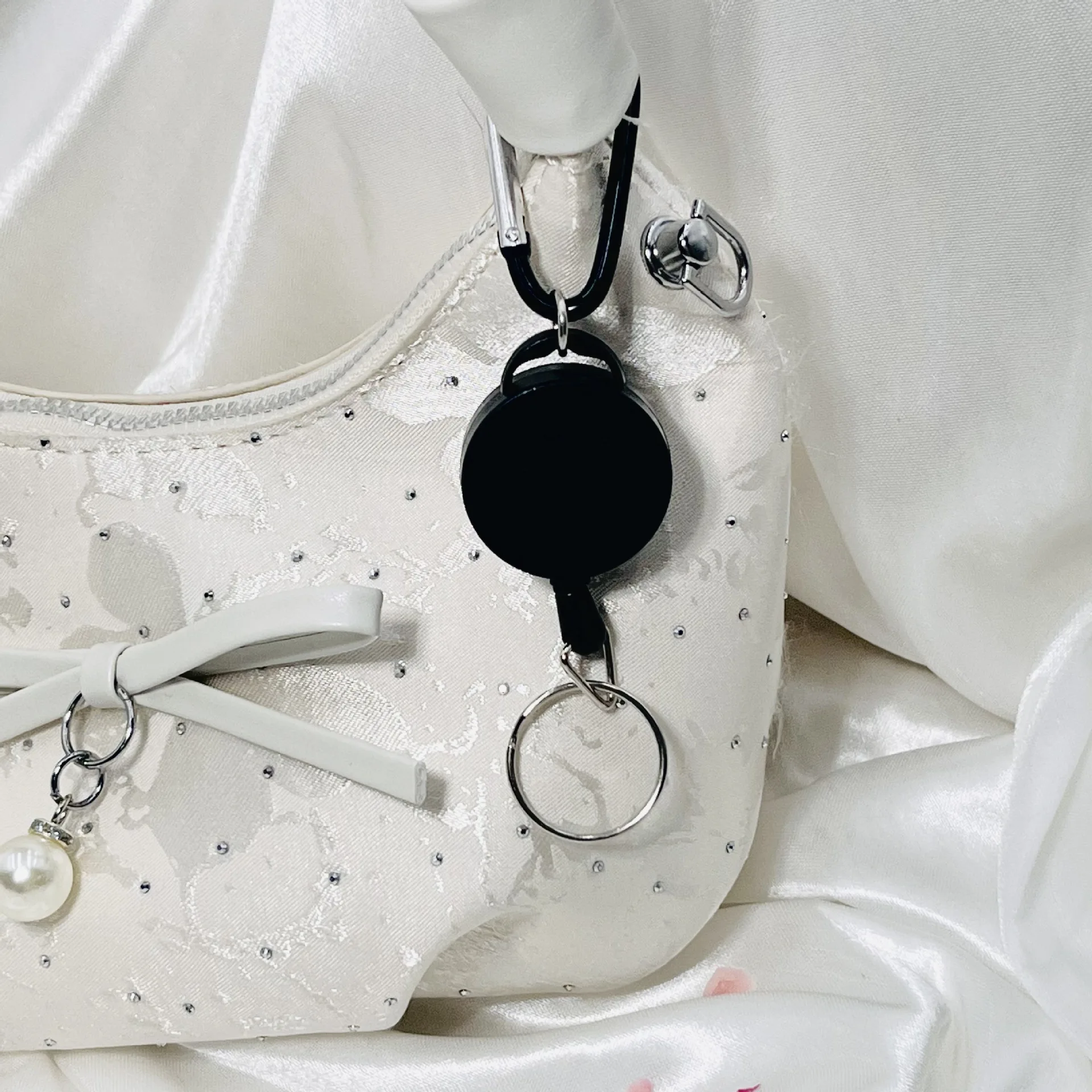 Frosted Easy To Pull Outdoor Circular Climbing Buckle Expandable Resilience Wire Rope Keychain Sporty Retractable Burglar