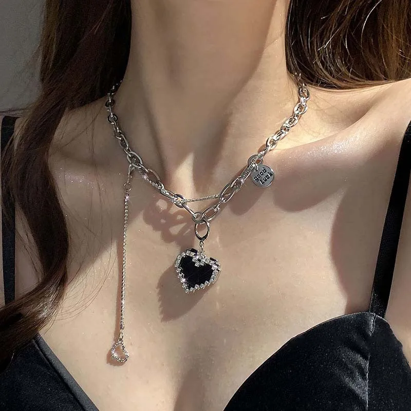 

Titanium Steel Light Luxury Black Heart Pendant Necklace Senior Sense Niche Design Sweater Chain Personality Necklace