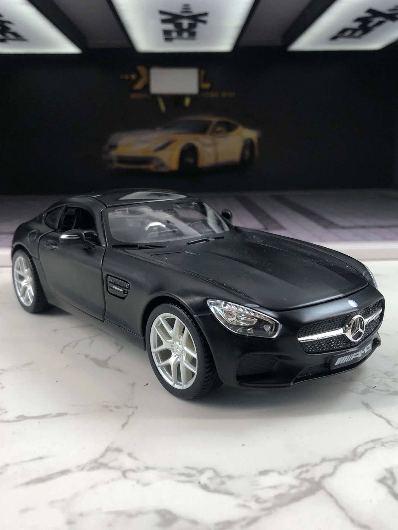 Mobil model Mercedes Benz AMG GT Maisto 1:24, simulasi paduan seng, ornamen statis, mobil koleksi logam, hadiah