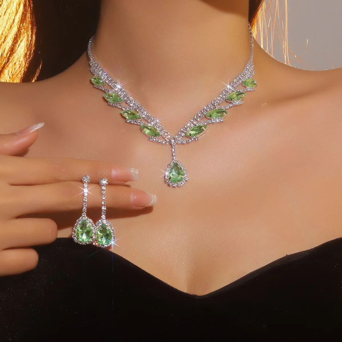 Luxuriöses Strass-Set mit Kette, apfelgrüne Halskette und Ohrringe, Brautschmuck, Tropfenanhänger