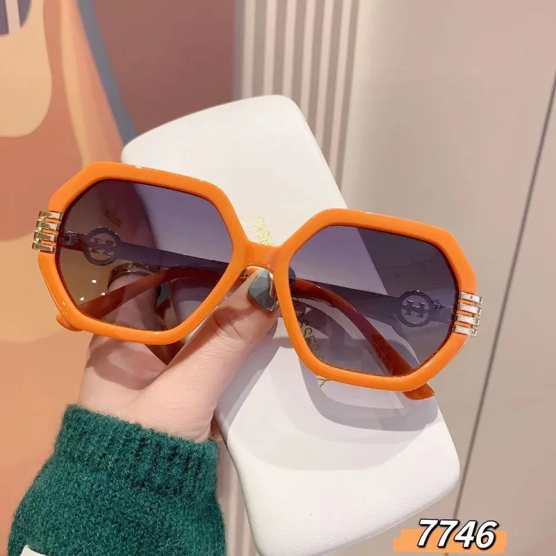 

​​2025 HD Polarized UV400 Sunglasses, Fashion Anti-Glare Lightweight Unisex Driving Outdoor Trendy Sun Glasses​​