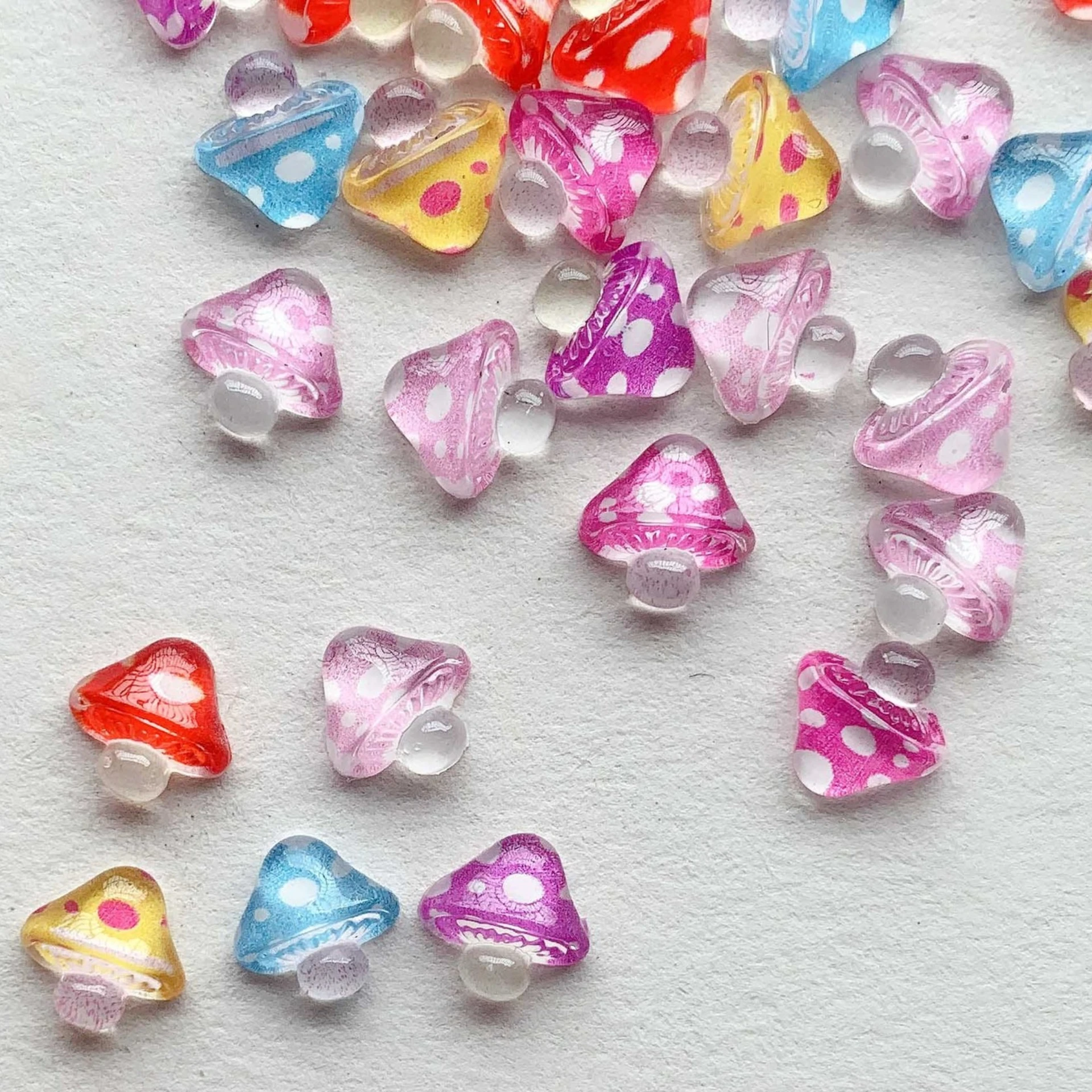 

50/100 шт. красочные милые мини-мультяшные ледяные аксессуары из смолы с грибами, серьги для дизайна ногтей, чехол для телефона, аксессуары «сделай сам»