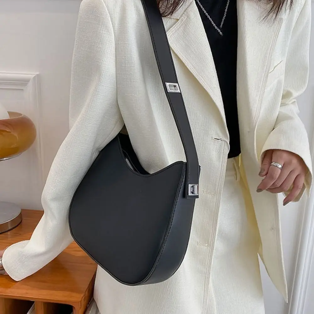 

Casual PU Half-Moon Underarm Bag Solid Color Large Capacity Shoulder Bag with Zipper Shoulder Underarm Bag Travel