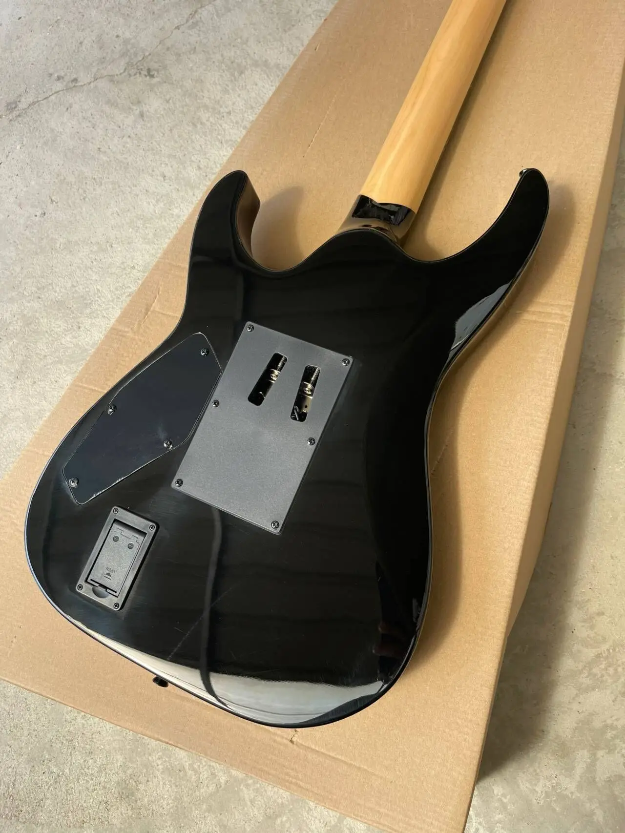 6 Strings Electric Guitar with Black Hardware,Rosewood Fretboard,Special Inlay,Offer Customized