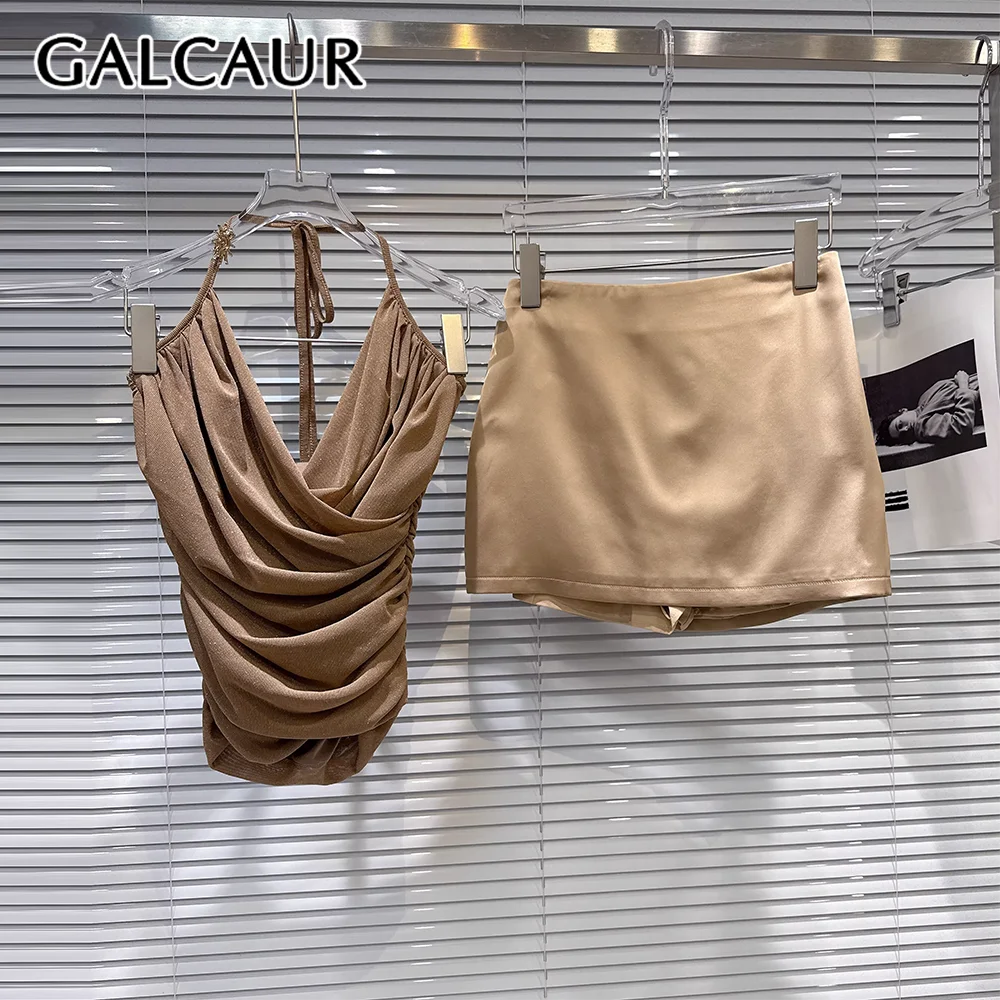 

Комплект GALCAUR: облегающий топ с воротником-халтером без рукавов и плиссировкой, мини-юбка на молнии с лоскутным дизайном для женщин