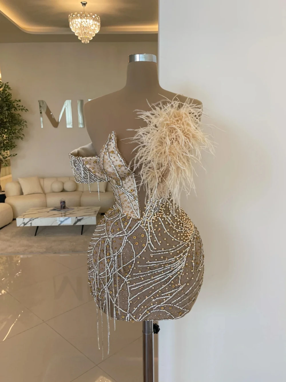 الوهم مطرز العميق الخامس الرقبة فستان سهرة صغير الريش الفاخر قبالة الكتف حفل زفاف ثوب مخصص مثير فساتين لحضور الحفلات الموسيقية