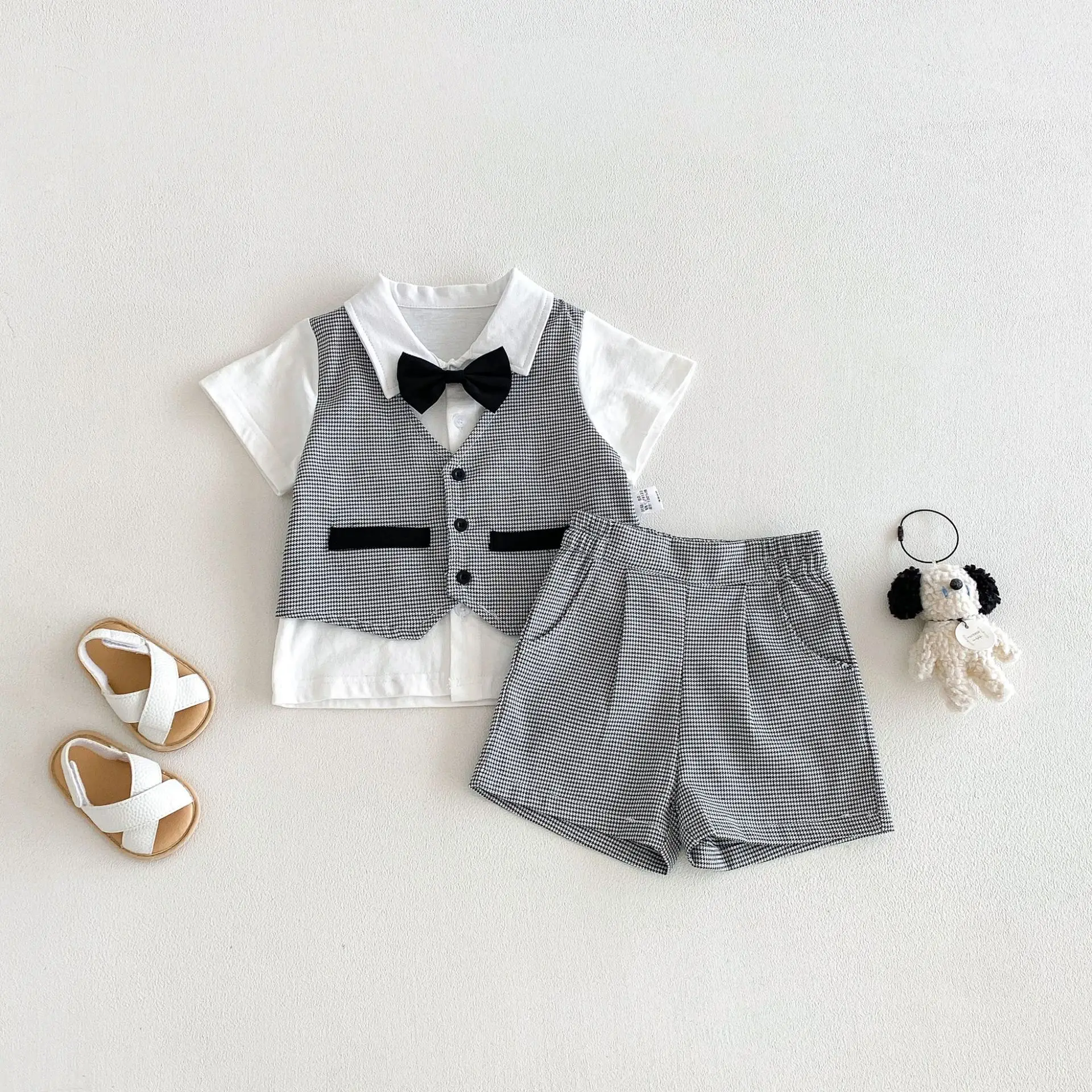 

2026 New Korean Version Boys' Summer Clothes Vest, Children's Short Sleeved Shirt Shorts Set, One Year Old Gift Clothing