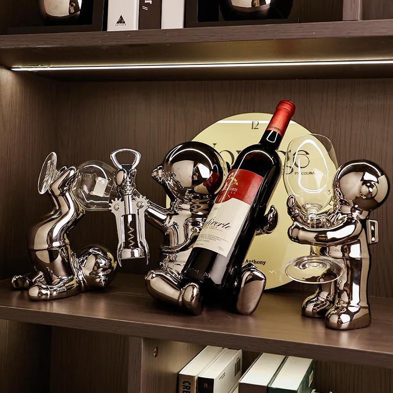 

European style silver plated ceramic wine holder, abstract cartoon astronaut wine cup holder, handicrafts, home decoration gifts