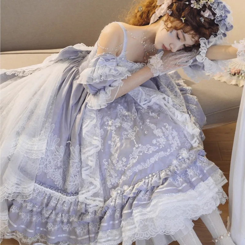 

Свадебное великолепное платье с цветочной вышивкой и высокой талией