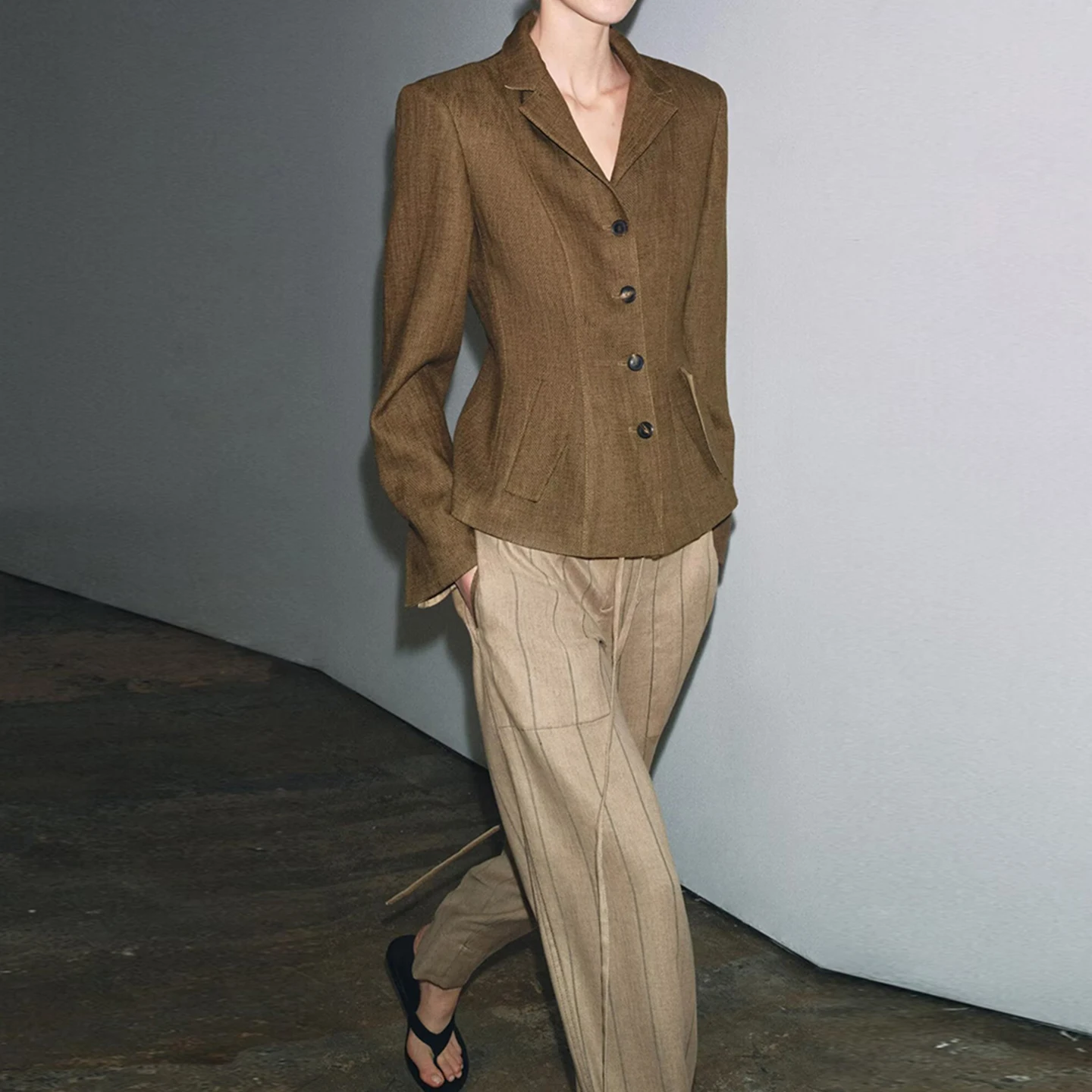 Fashionable High Collar Suit Jacket Women's Spring 2026 New Arrival Versatile Simple Style Quality European Standard Long Sleeve