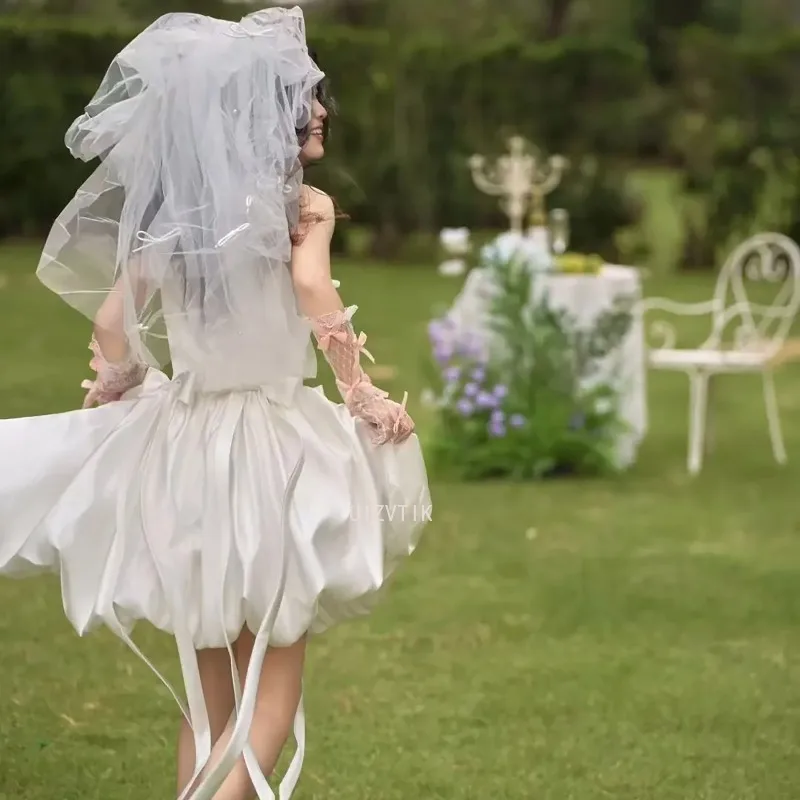 فستان زفاف قصير بسيط بيج بدون حمالات على شكل حرف a من الساتان بفيونكة قصيرة كورية لالتقاط الصور فستان زفاف مخصص للحفلات وأعياد الميلاد